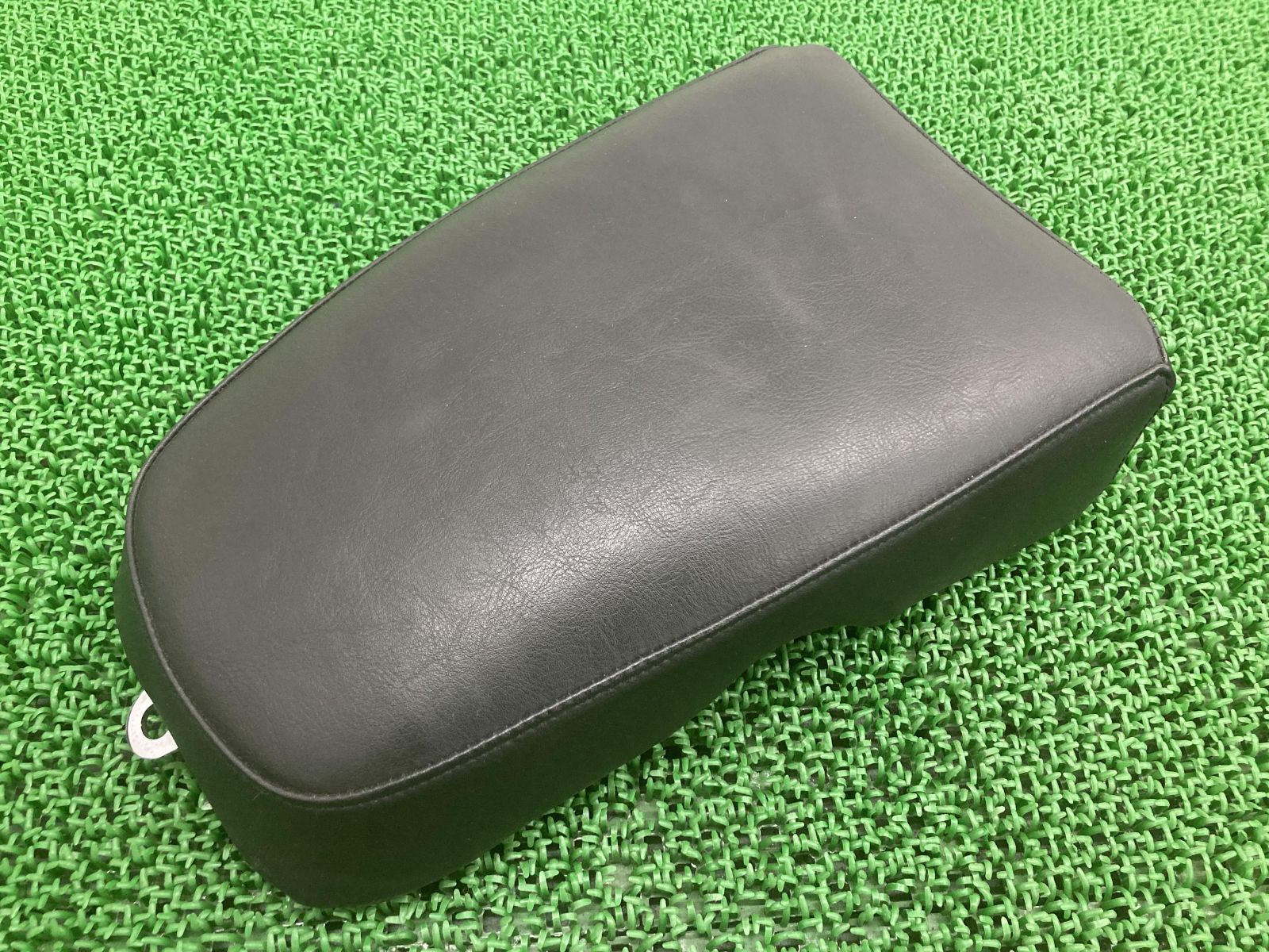 FLSTN1580 タンデムシート 22089 ハーレー 純正 中古 バイク 部品 ソフテイルデラックス 張り替え済み 修復素材に 破れ無し 車検 Genuine