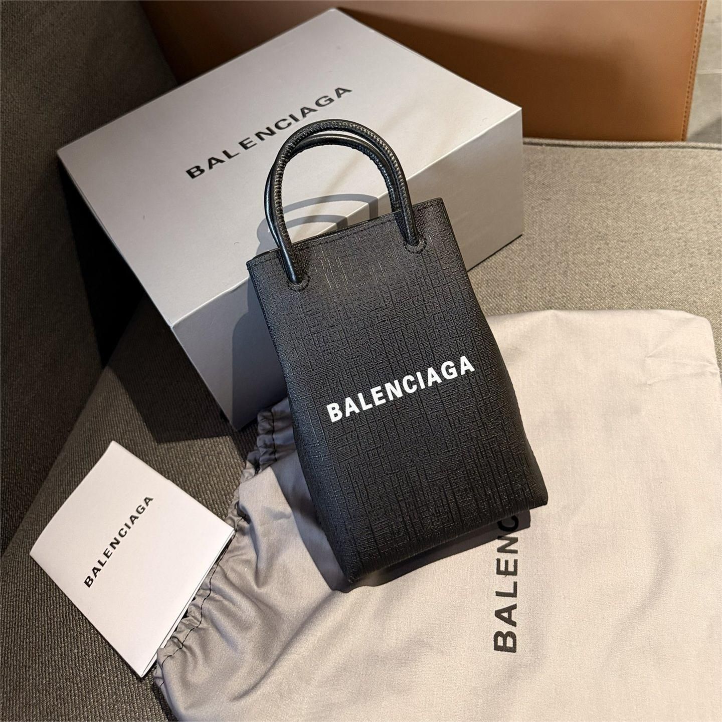 新品未使用】Balenciaga バレンシアガ スマホショルダーバッグ - メルカリ