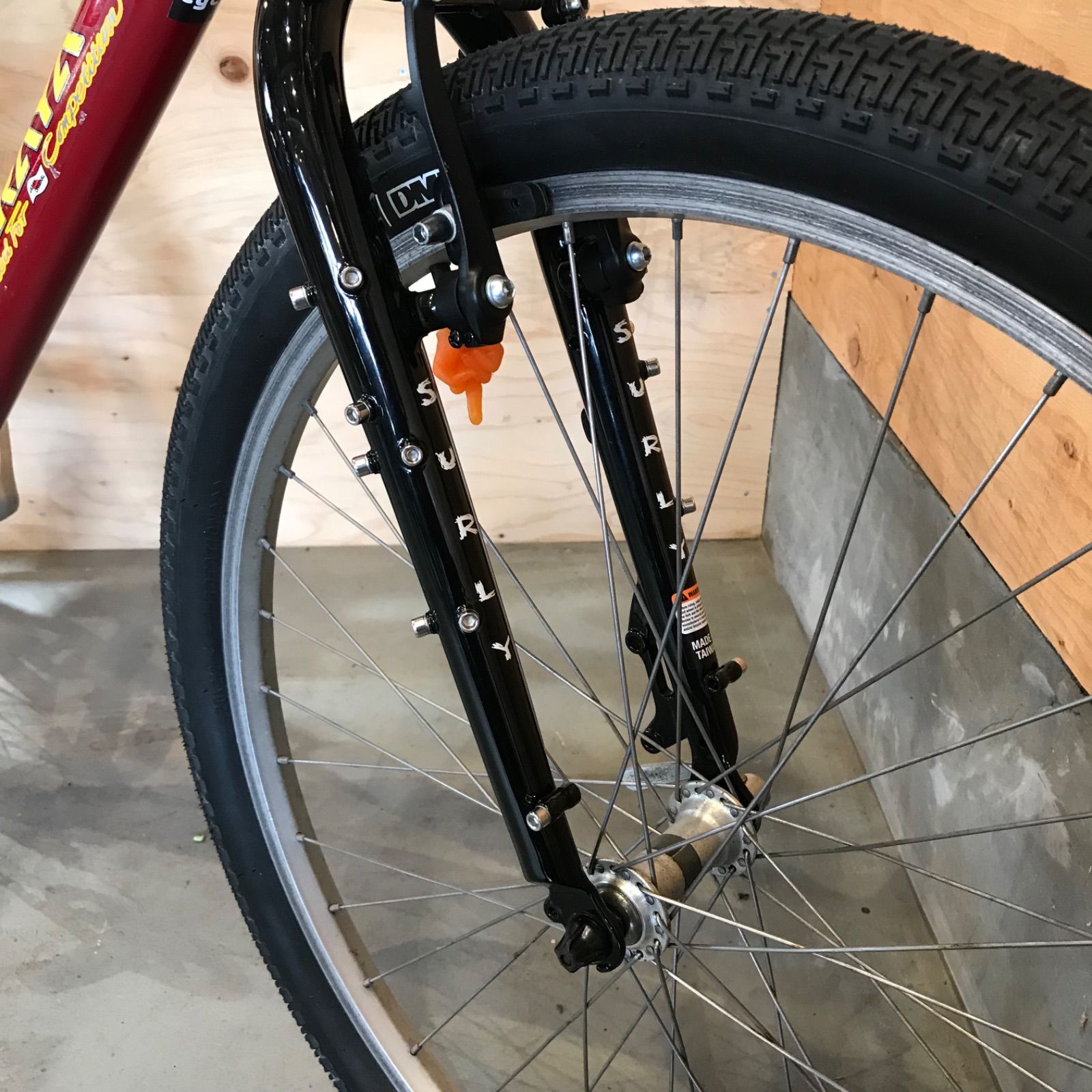 SURLYフロントフォークでキャンプツーリングにもおすすめ