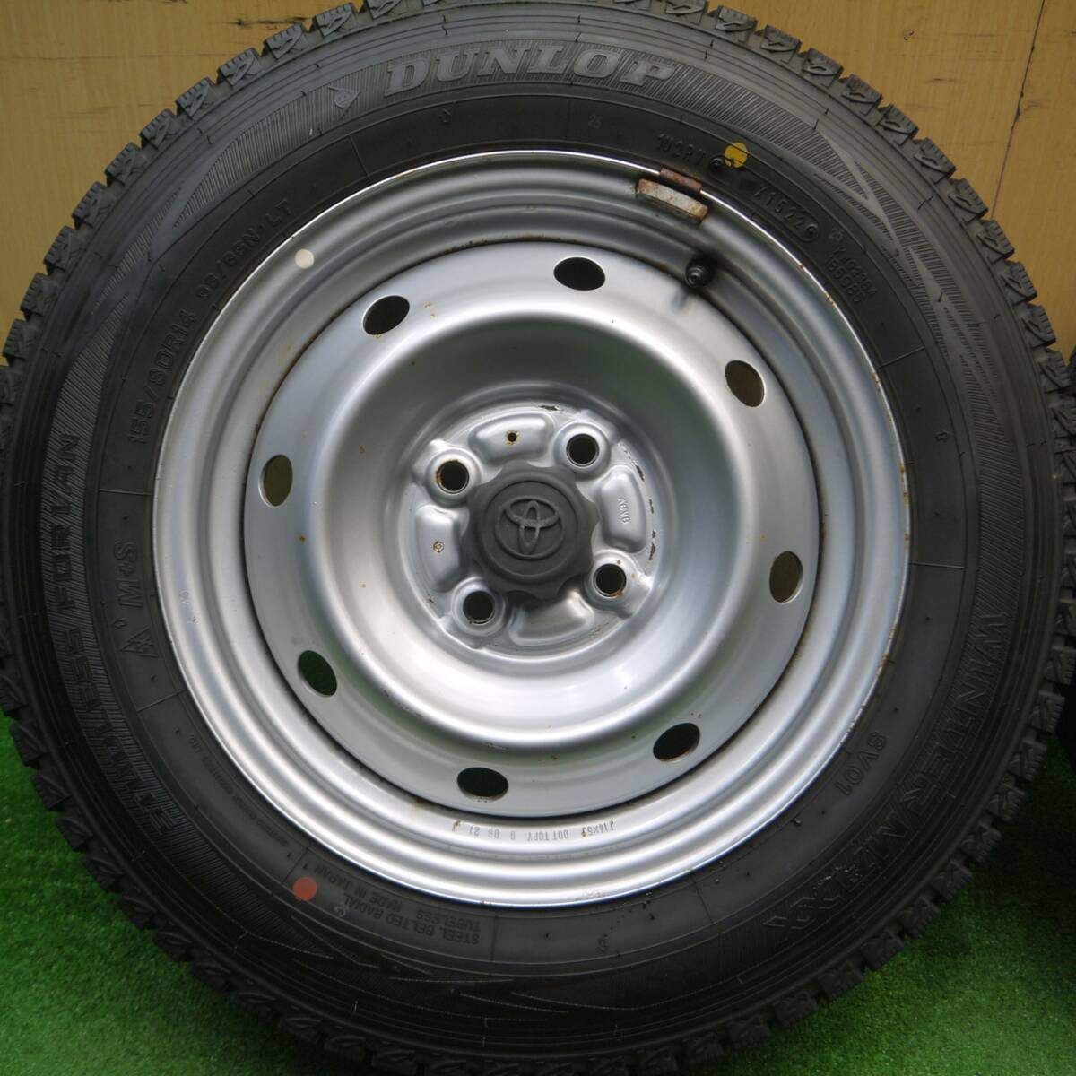 超バリ溝 22年 キレイ ほぼ10分 トヨタ サクシード プロボックス 等 純正 スチール 155 80R14 88 86N スタッドレス ダンロップ ウインターマックス SV01 PCD100 4H 5010702Hス