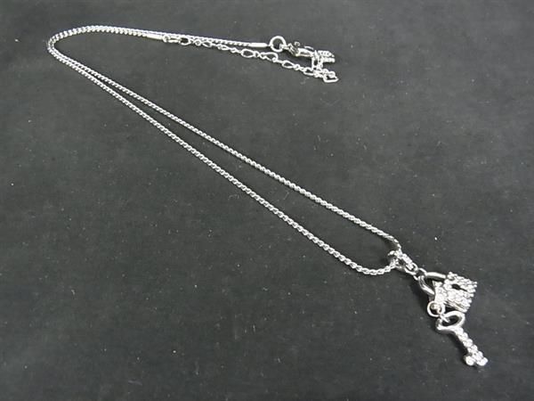 SWAROVSKI スワロフスキー ネックレス  鍵モチーフ ラインストーン    シルバーカラー レディース / 240001197760 SWAROVSKI - SWAROVSKI スワロフスキー ラインストーン 南京錠 鍵