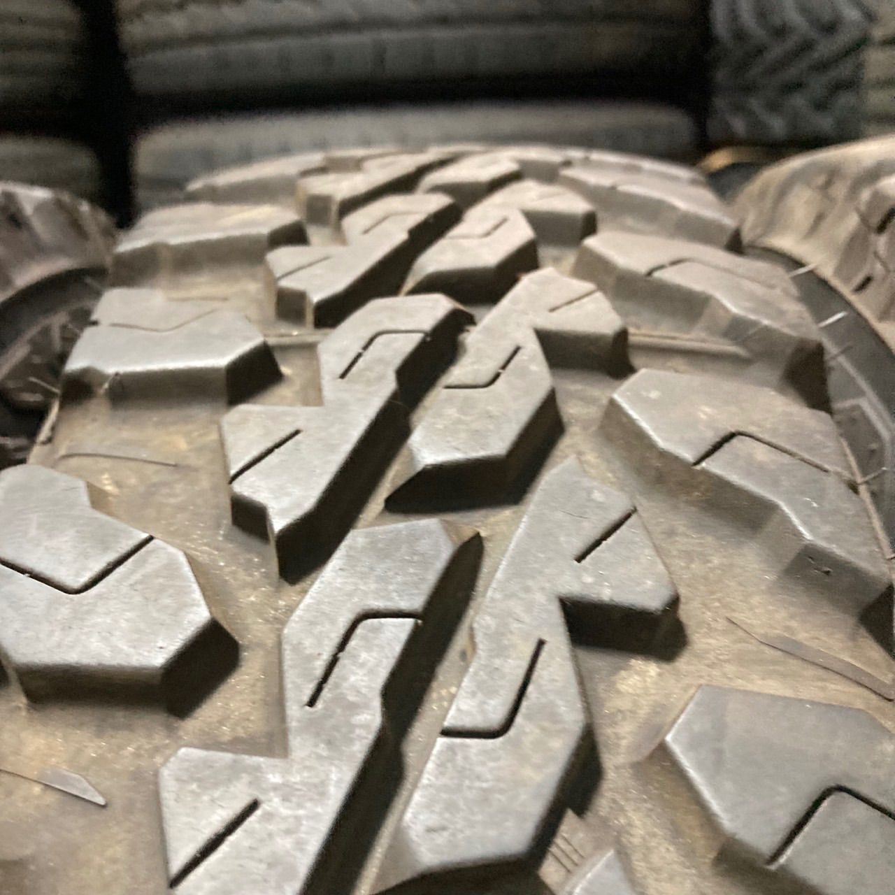 送料無料。 軽トラ 軽バン マッドバーン 12インチ 4j 42 PCD100 ヨコハマ G003 145 80R12 80 78N マッドタイヤ バリ山