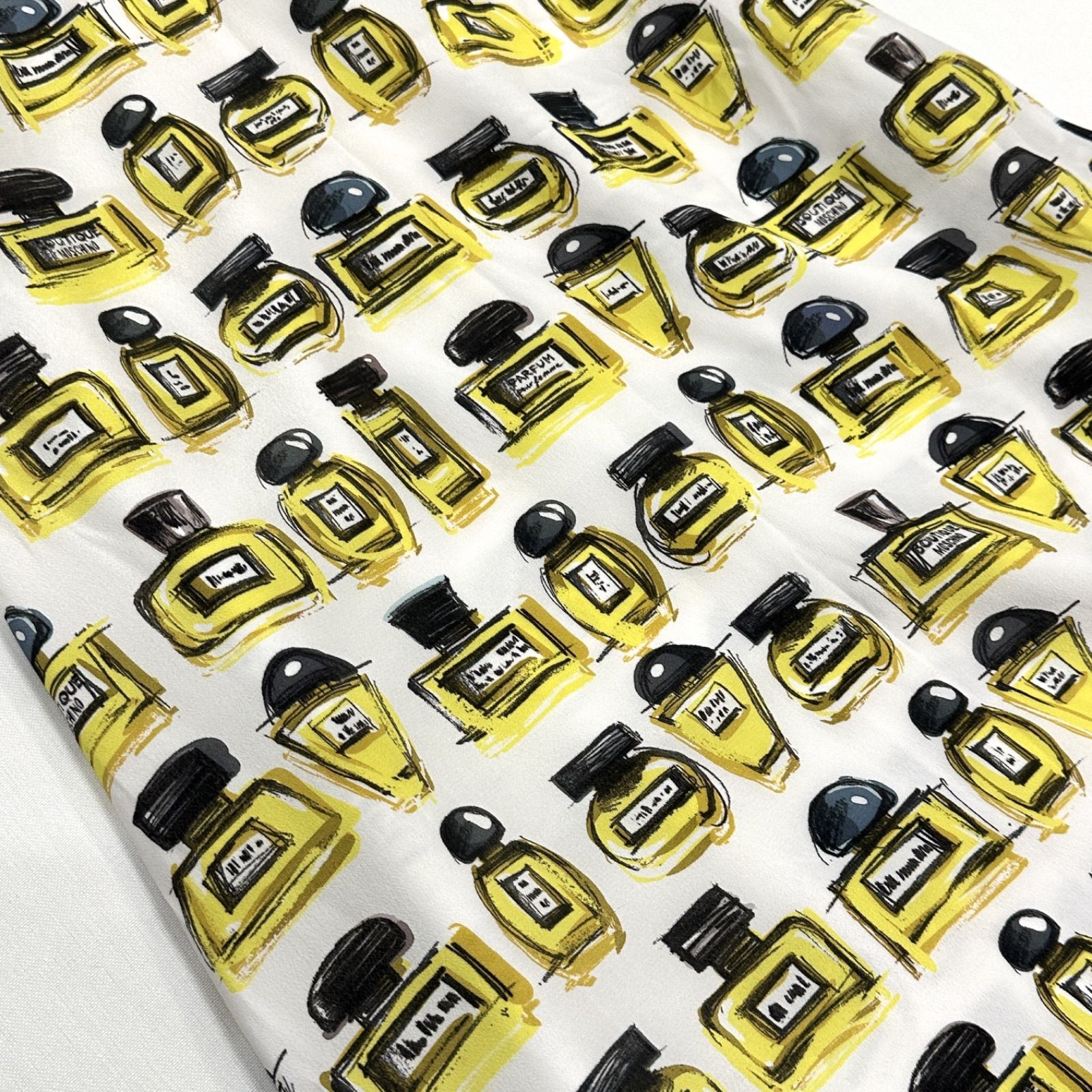 新品　タグ付き　moschino ワンピース 新品タグ付き 絹 MOSCHINO 香水柄 シルク パフューム ワンピース