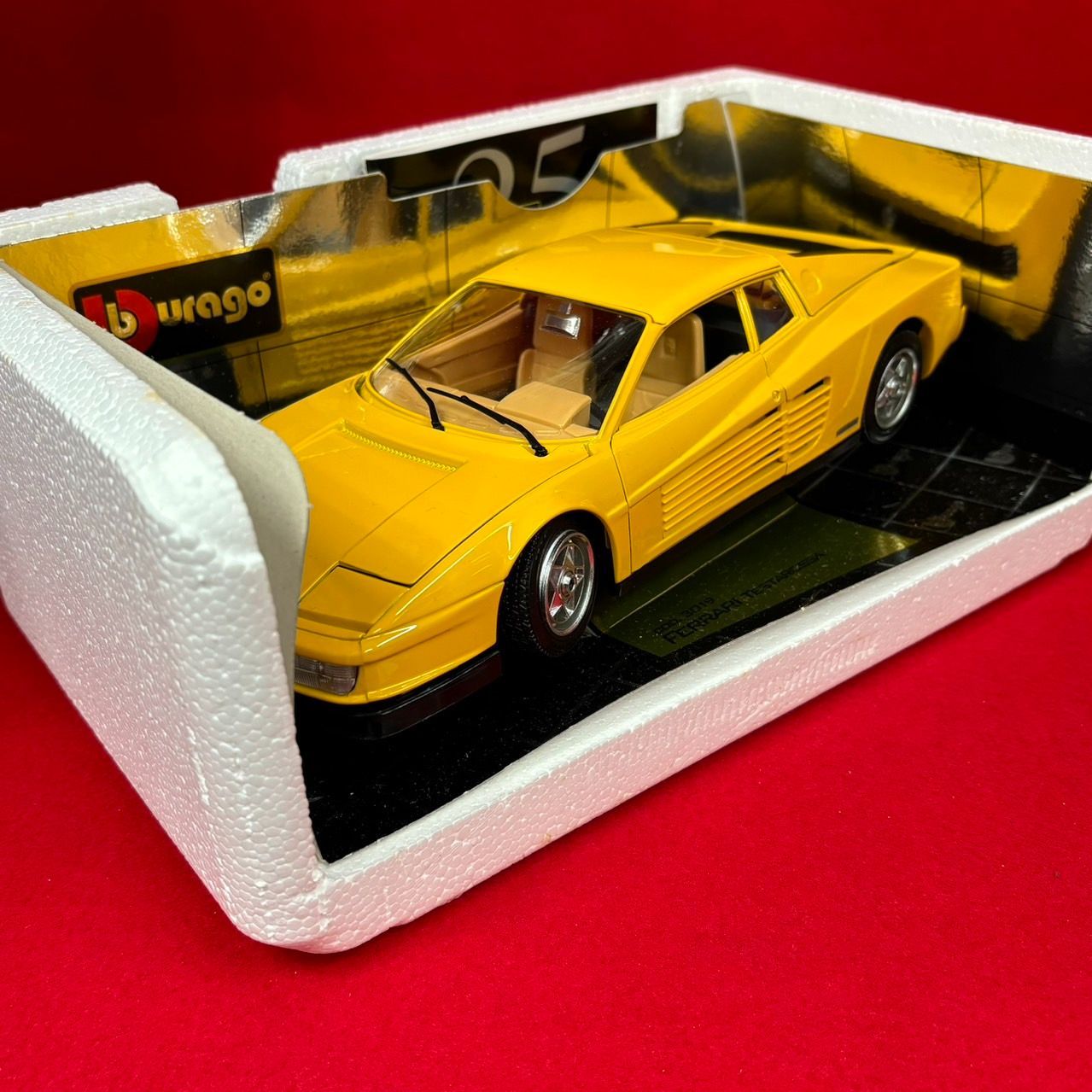 FERRARI TESTAROSSA 1984 Chrom échell 1/18 BURAGO