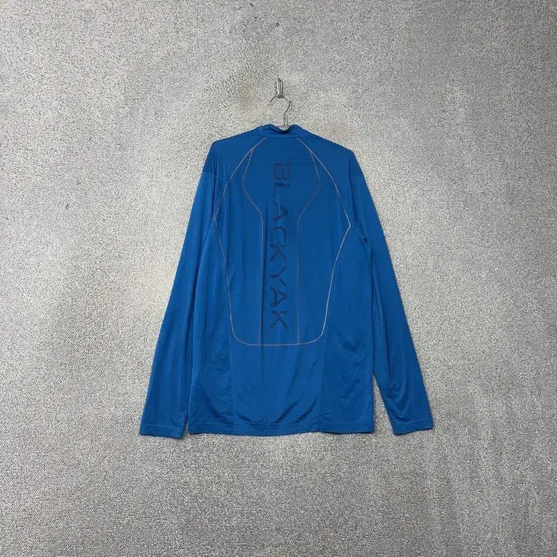 韓国発★新品 BLACK YAK ブラックヤク スポーツウェア トップス M 韓国発☆新品 BLACK YAK ブラックヤク スポーツウェア トップス