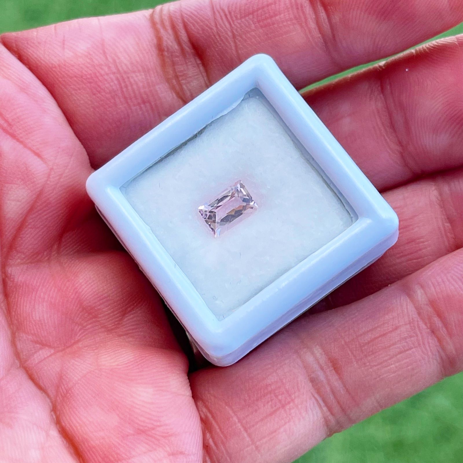 天然 モルガナイト ルース 0.972ct 桜ピンクカラー ローズバゲット