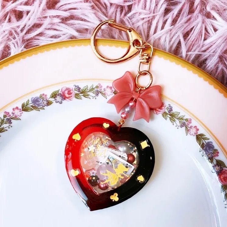 ハートシェイカー アリス レジン キーホルダー - メルカリ