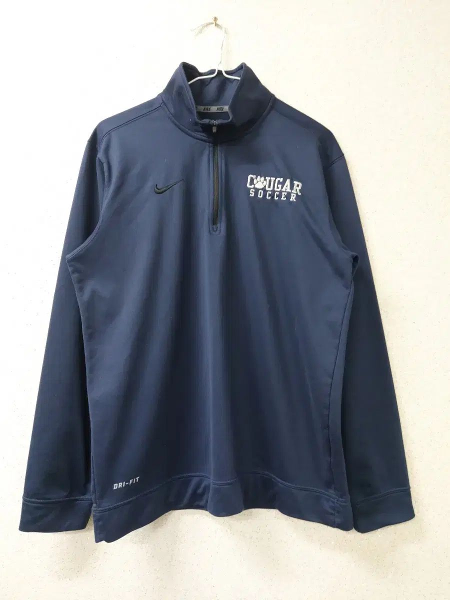 【雷市場（ポンジャン）商品韓国直送】 {1万ウォンヴィンテージ} ( M ） Nike(ナイキ） ハーフジップ Tシャツ