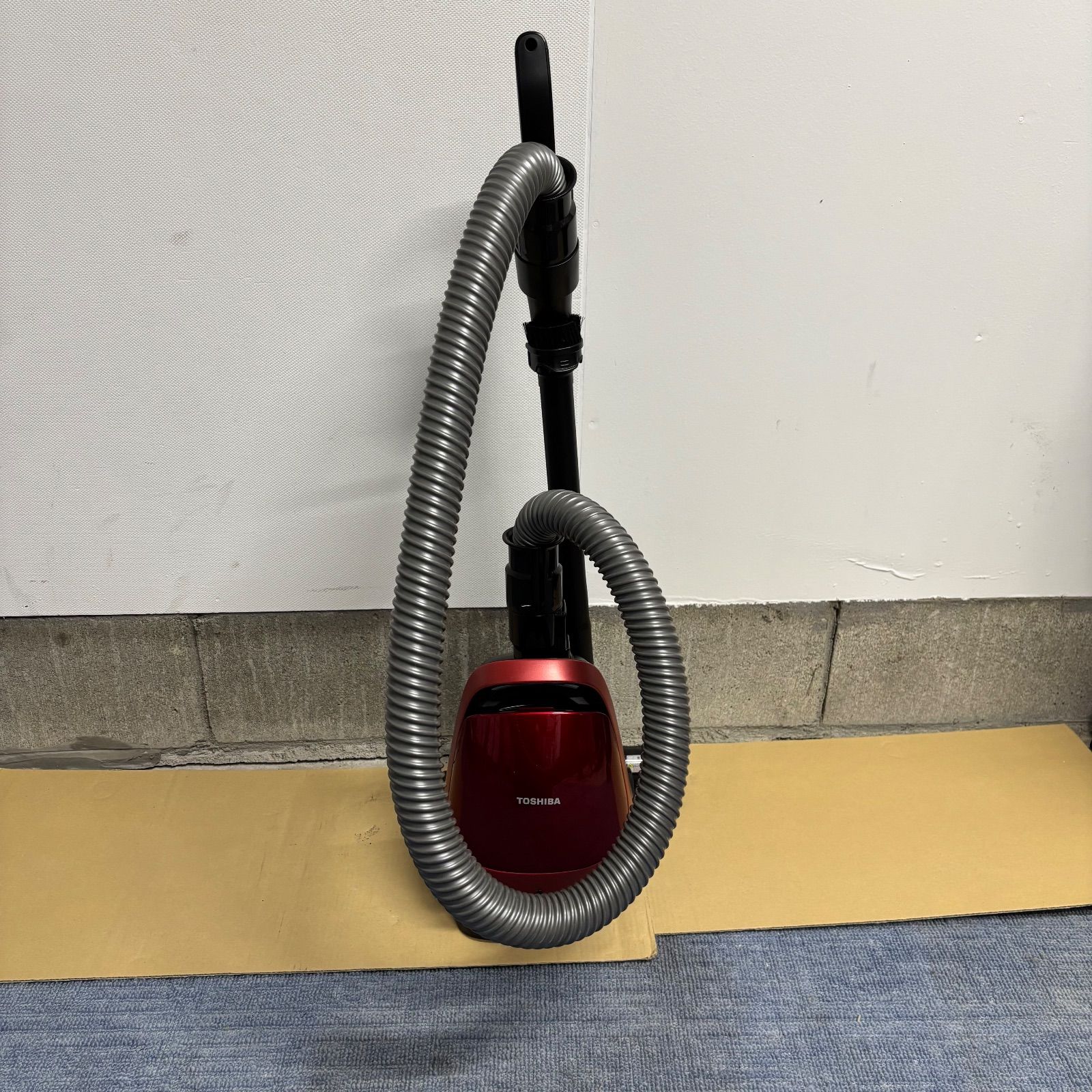 東芝 TOSHIBA 紙パック式 掃除機 2025年製? 軽量＆しっかり吸引