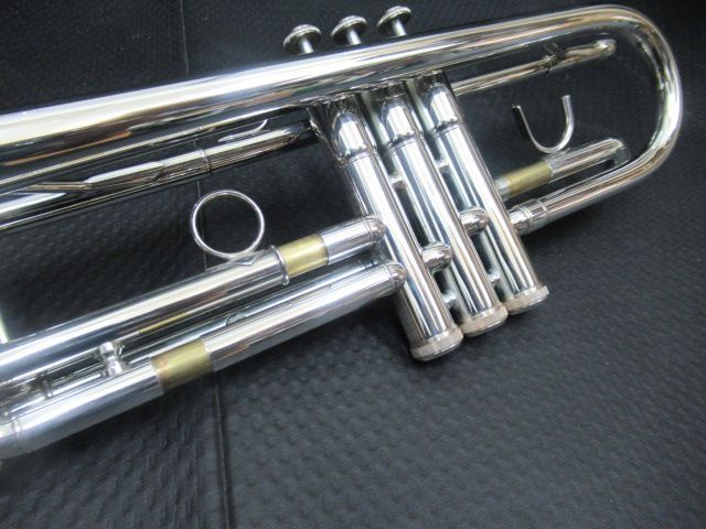 品 J マイケル J.Michael トランペット TR-300S ハードケース付き 動作