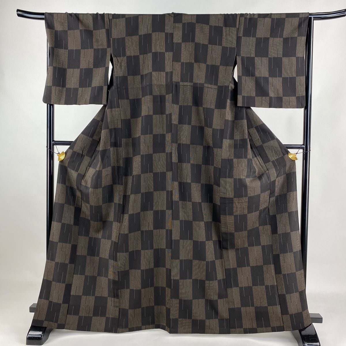 紬 身丈165.5cm 裄丈66cm M 単衣 変わり市松 縞 焦茶色 正絹 名品