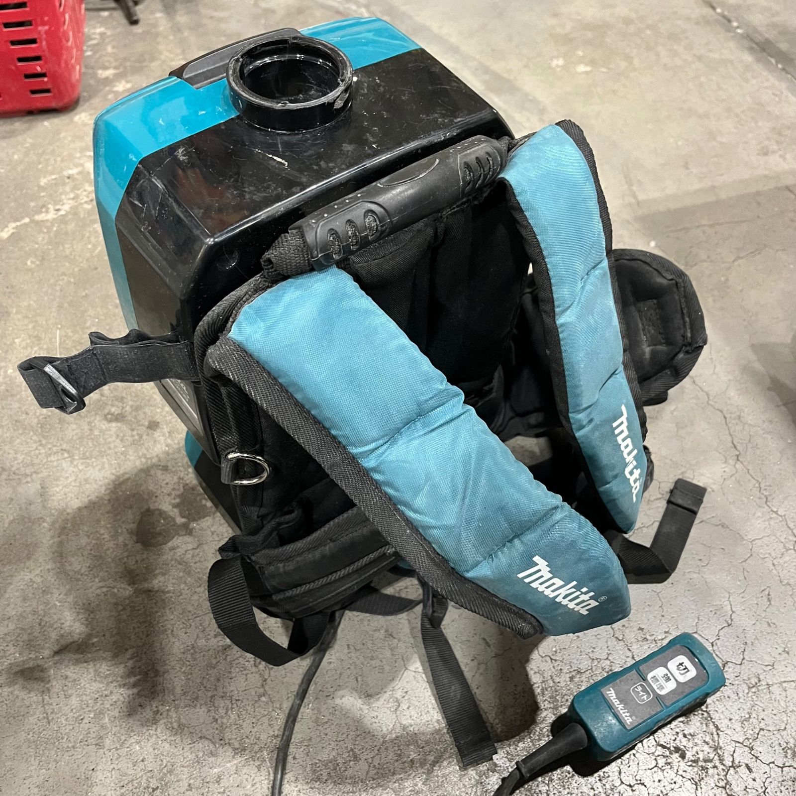 ☆マキタ(makita) コードレス背負い集じん機 VC260DZSP【川口店