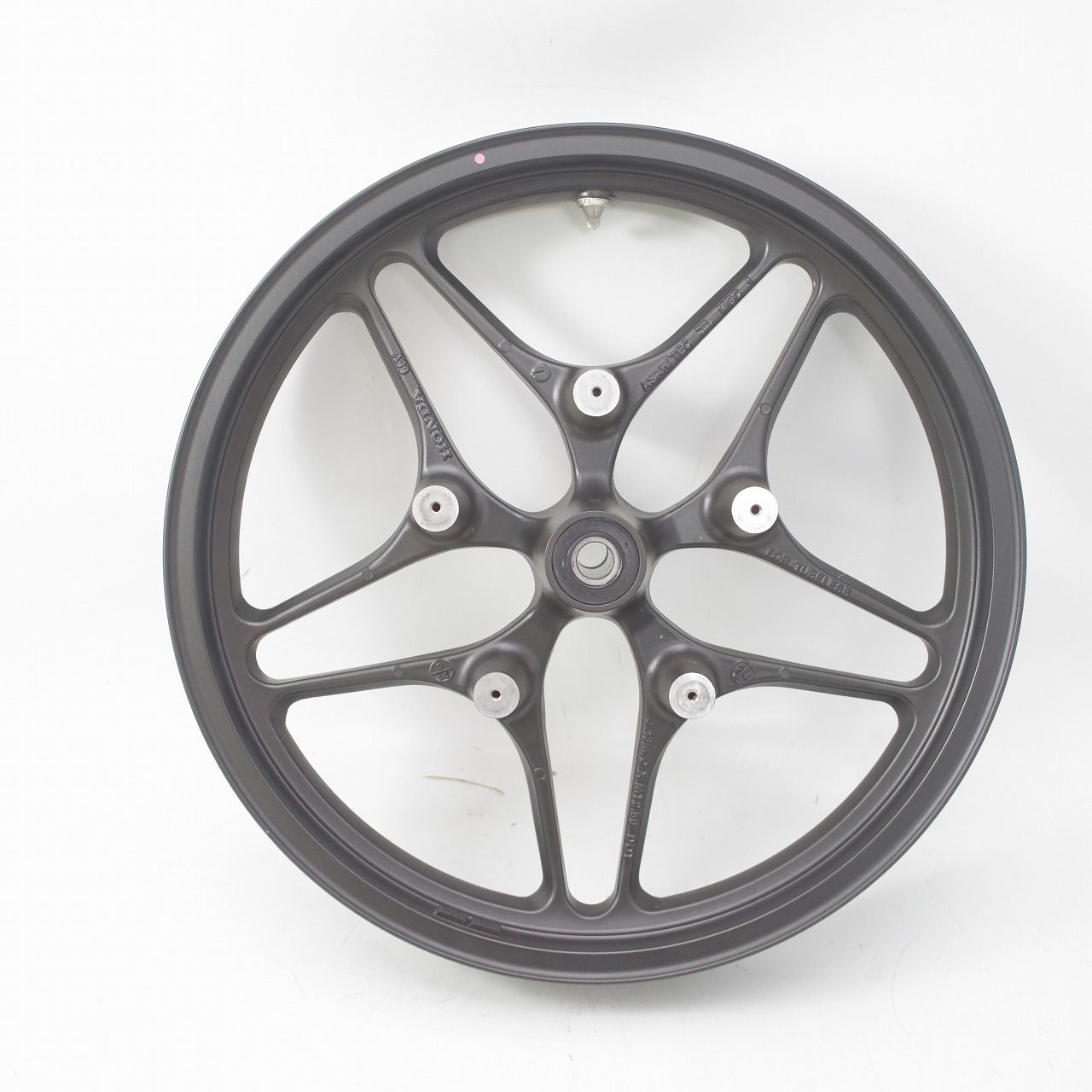 CB1100 SC65 フロントホイール ホンダ CB1100(SC65) 純正 フロントホイール MGC 目視で曲がり