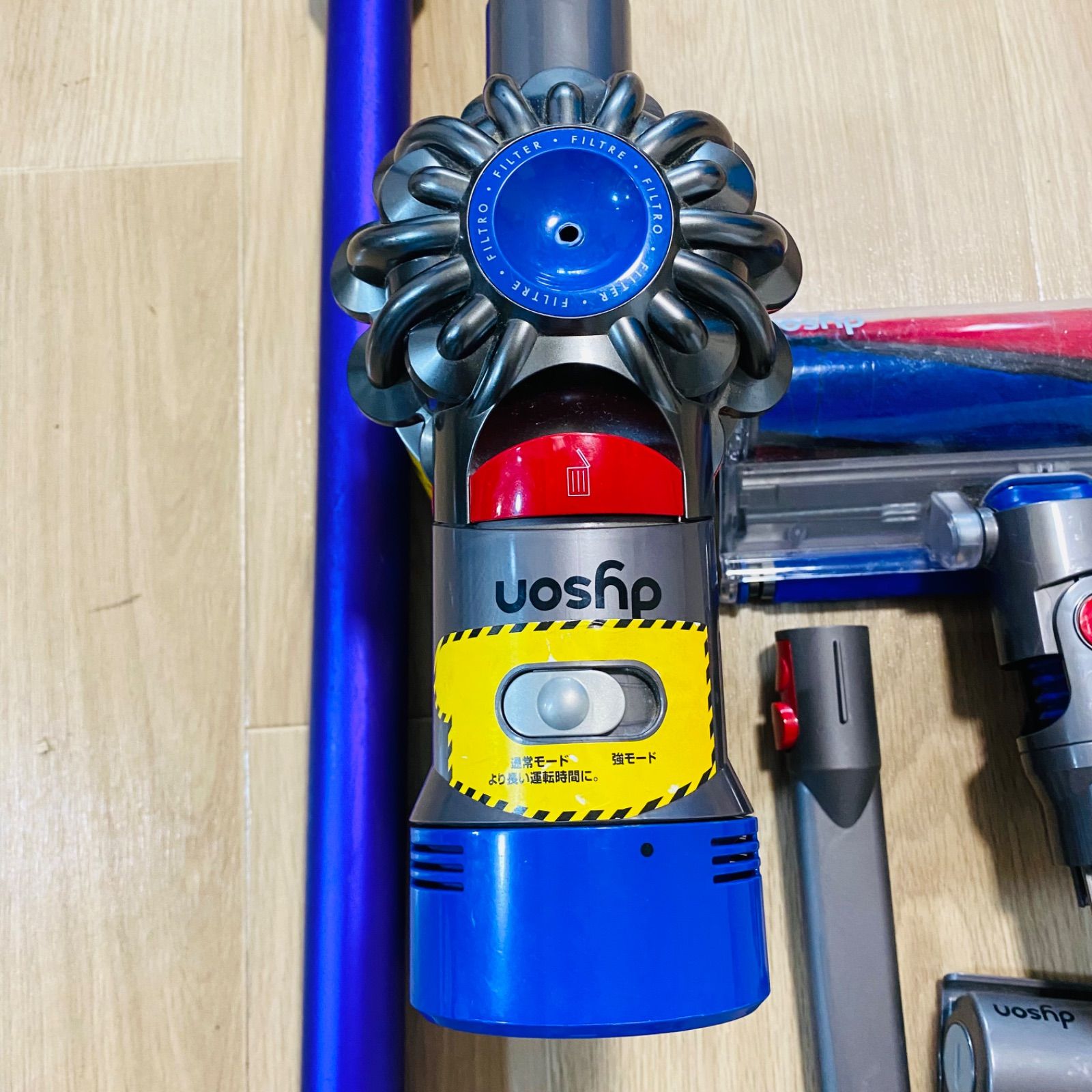 付属品多数 dyson V8 fluffy+ (SV10) 掃除機 ダイソン V8 Fluffy 付属