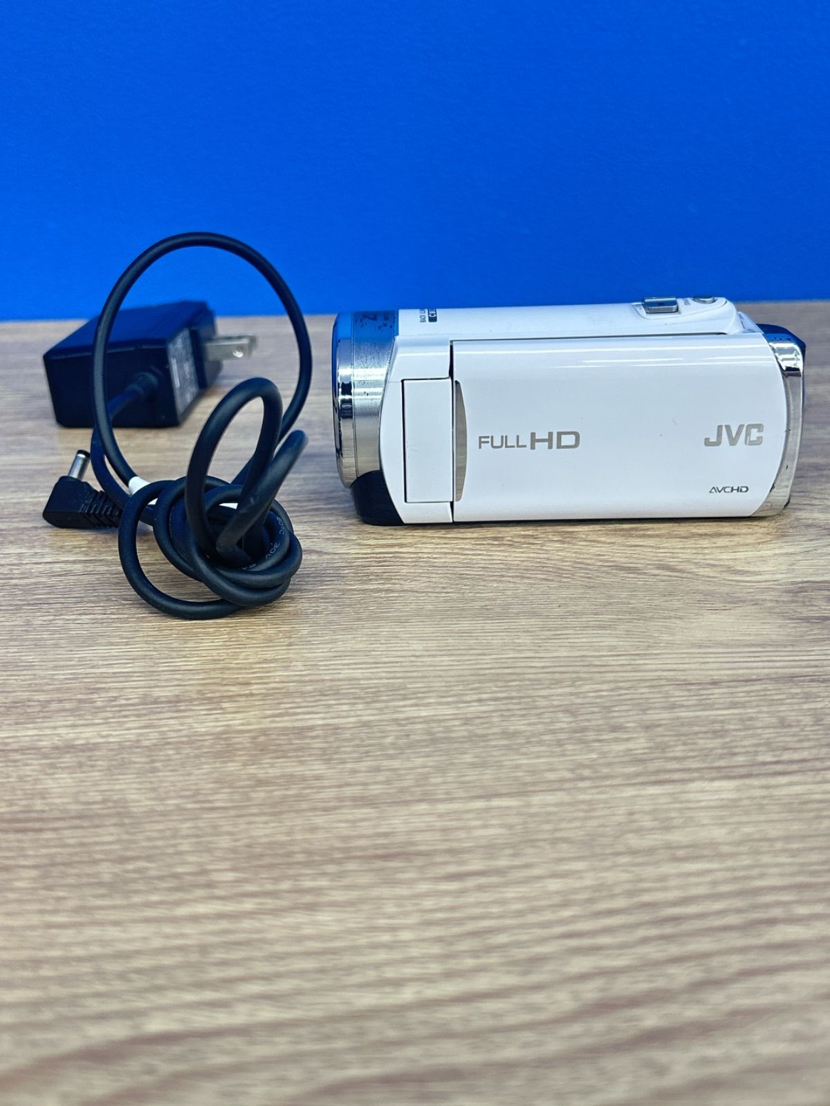 ☆【通電確認済】JVC Everio GZ-E117-W ビデオカメラ【カメラ