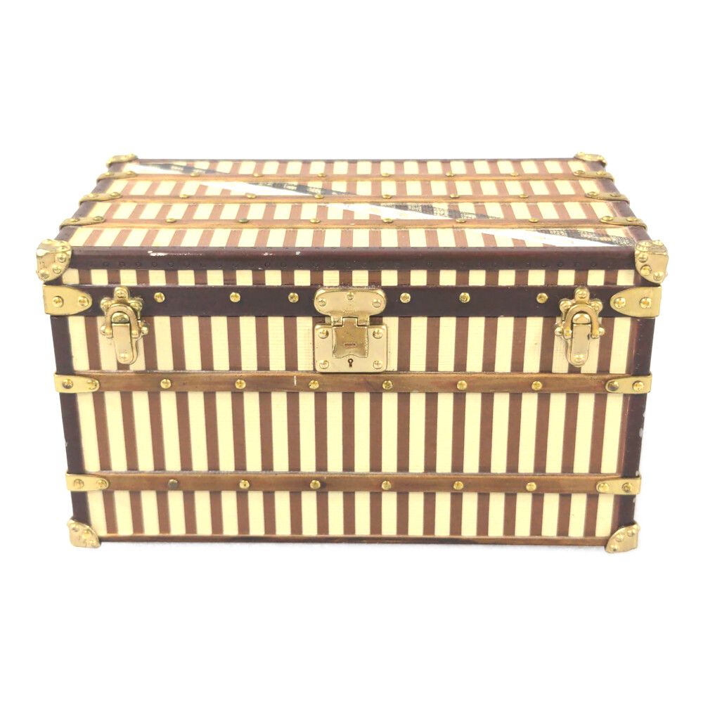 【VIPノベルティ】ルイヴィトン モノグラム トランク型 ペーパーウェイト VIPノベルティ】ルイヴィトン モノグラム トランク型 ペーパーウェイト