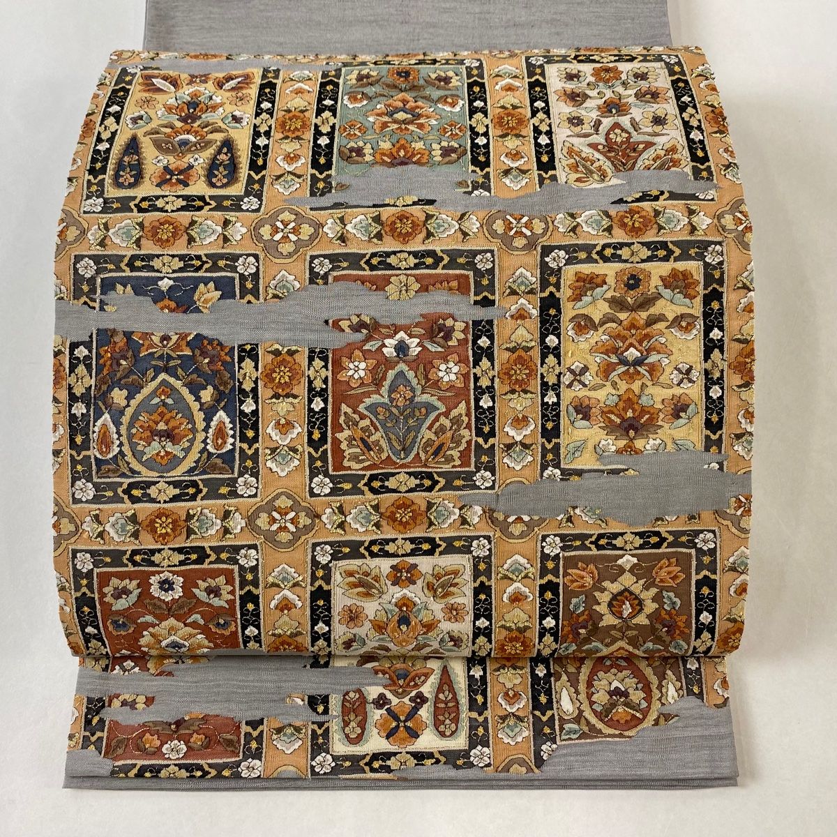 袋帯 美品 逸品 草花 霞 金糸 灰紫 お太鼓柄 正絹 【中古 袋帯 美品 逸品 草花 霞 金糸 灰紫 お太鼓柄 正絹 【中古