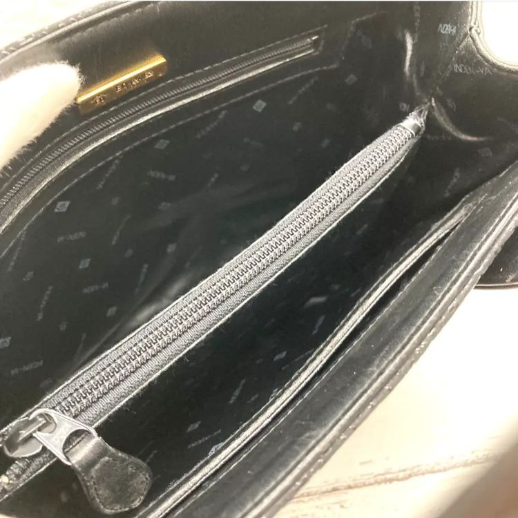 極美品❣️ 印傳屋 インデンヤ 花柄 唐草 鹿革 黒漆 レザーハンドバッグブラック 極美品❣️ 印傳屋 インデンヤ 花柄 唐草 鹿革 黒漆 レザー