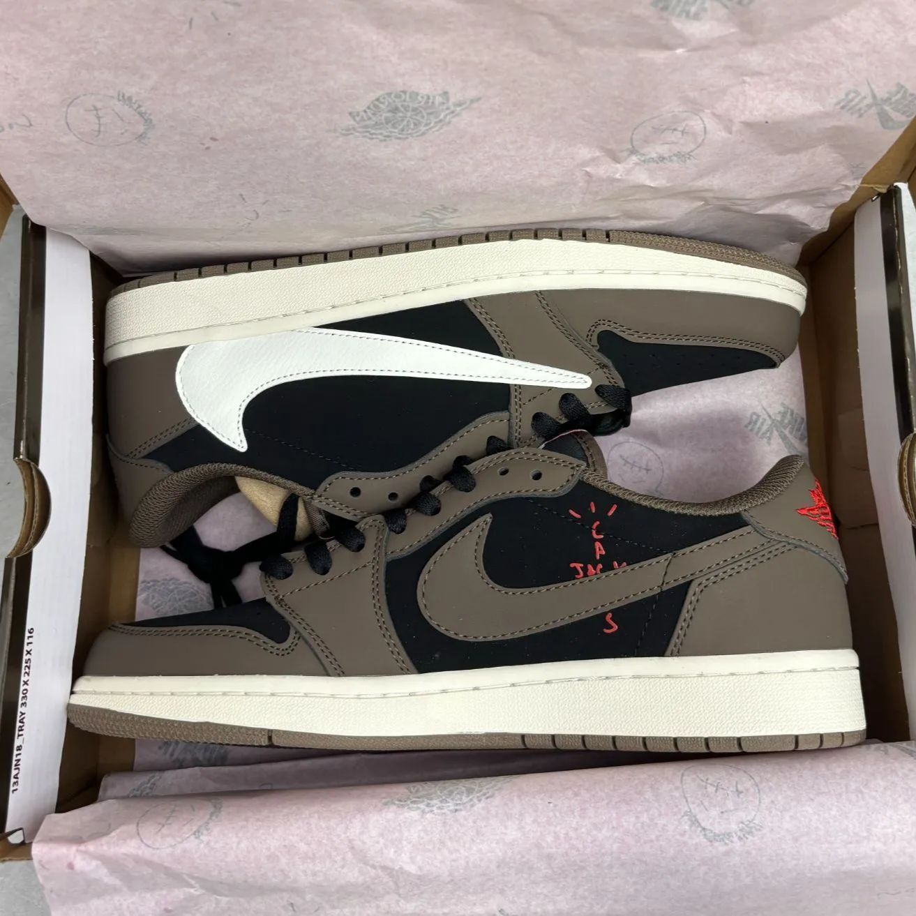 ナイキ スニーカー Travis Scott x Jordan Air Jordan 1 Low ビンテージバスケットボールシューズ ダークブラウン