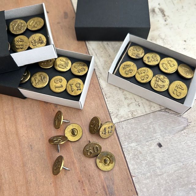180 R-1814 Numbering Tacks 真鍮釘 8個×５セット ヴィンテージ 画鋲 ピン インテリア ヴィンテージ雑貨 アメカジ 真鍮