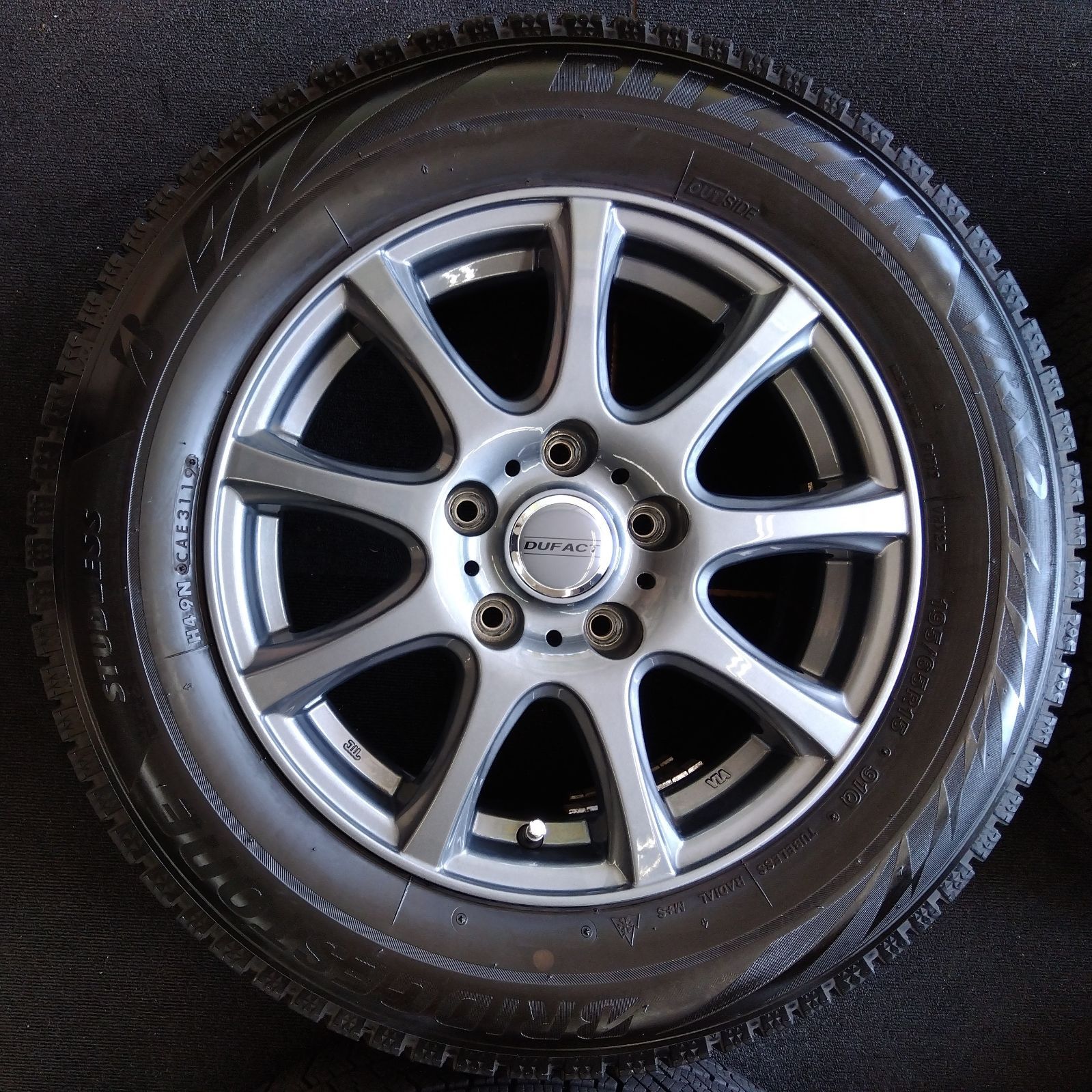 スタッドレスタイヤホイールセット　美品 225／55R18（P.C.D（mm）114.3）（スタッドレス タイヤ