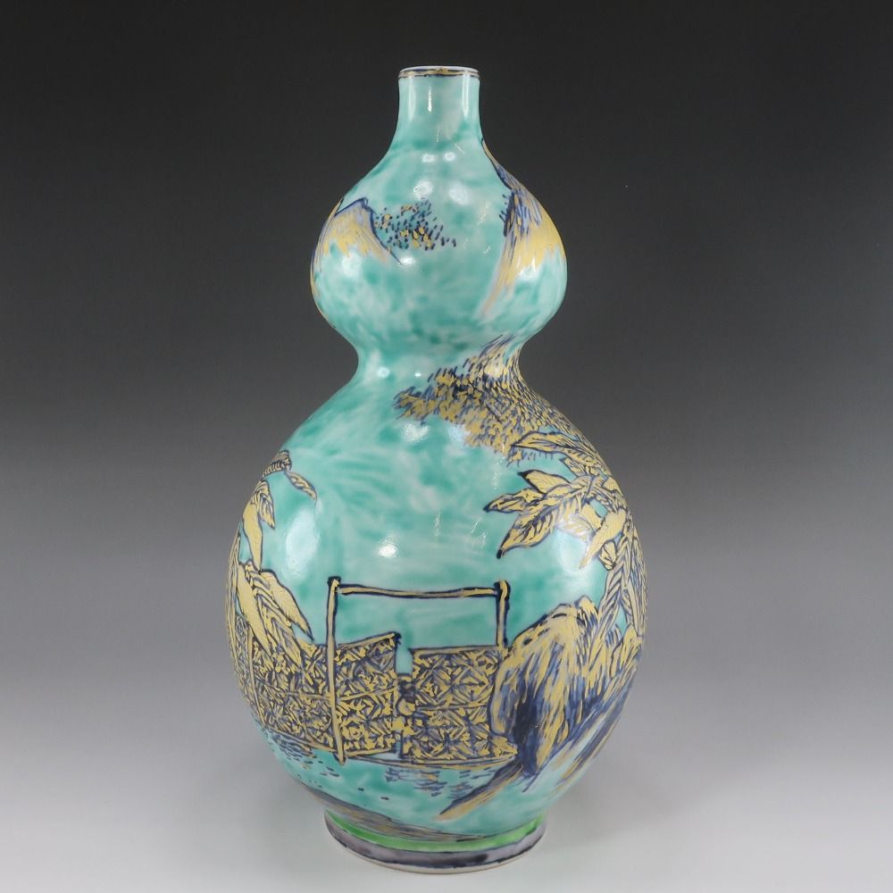 緑地金彩山水図瓢花瓶