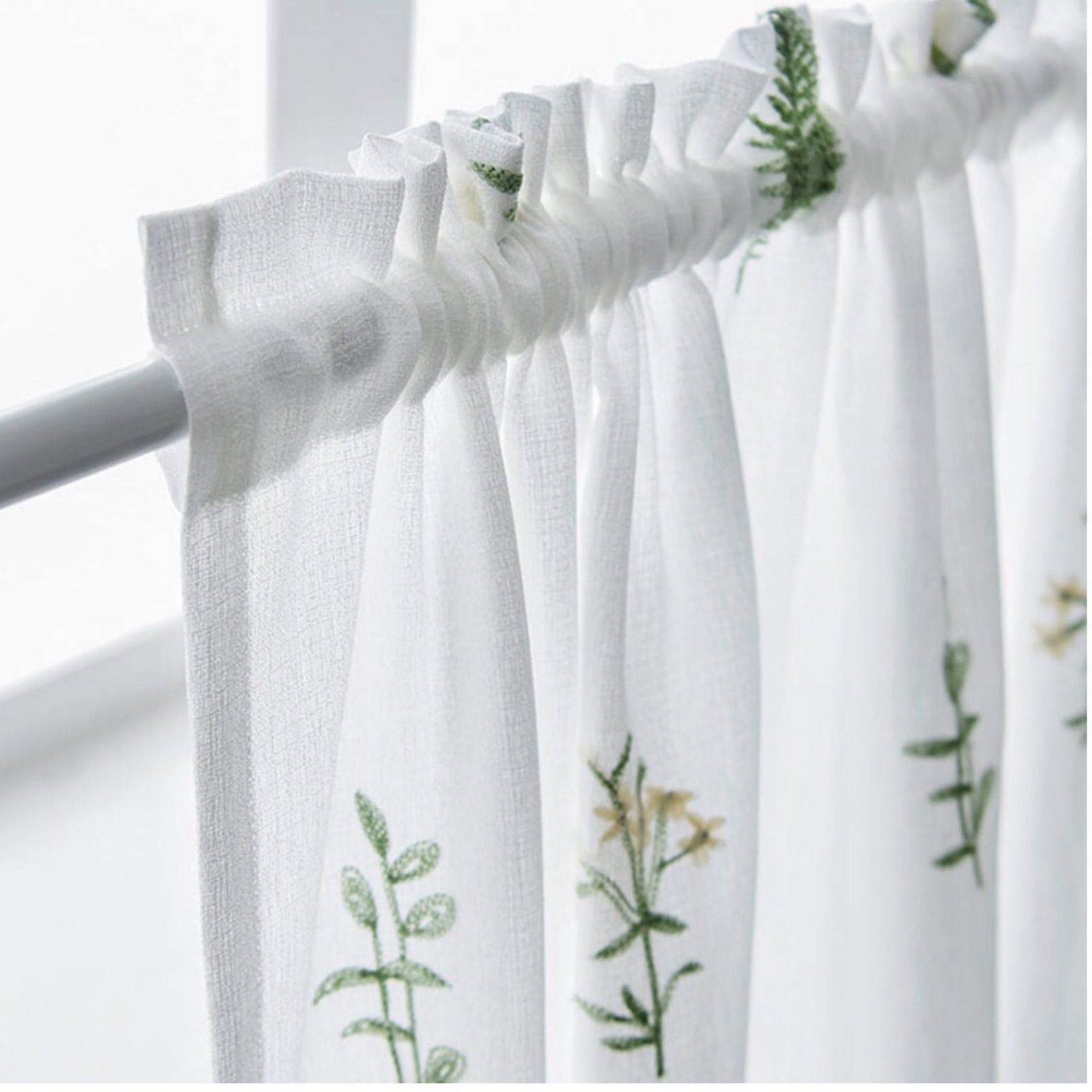 ナチュラルボタニカル柄カフェカーテン（小）　爽やかな北欧インテリア