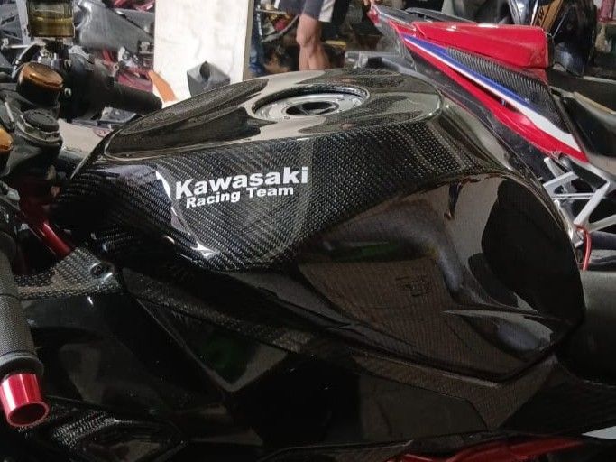 KB ZX-25R ZX-4R 6Rタイプフルタンクカバー 受注製造 - メルカリ