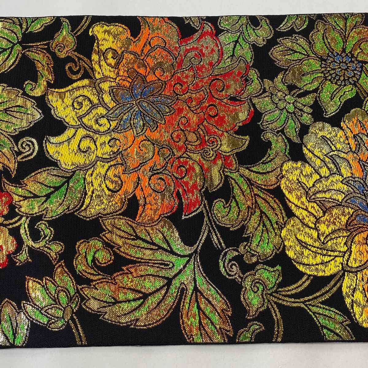 黒 牡丹 刺繍 袋帯 袋帯 秀品 牡丹 箔 刺繍 黒 六通 正絹 【中古】 - メルカリ