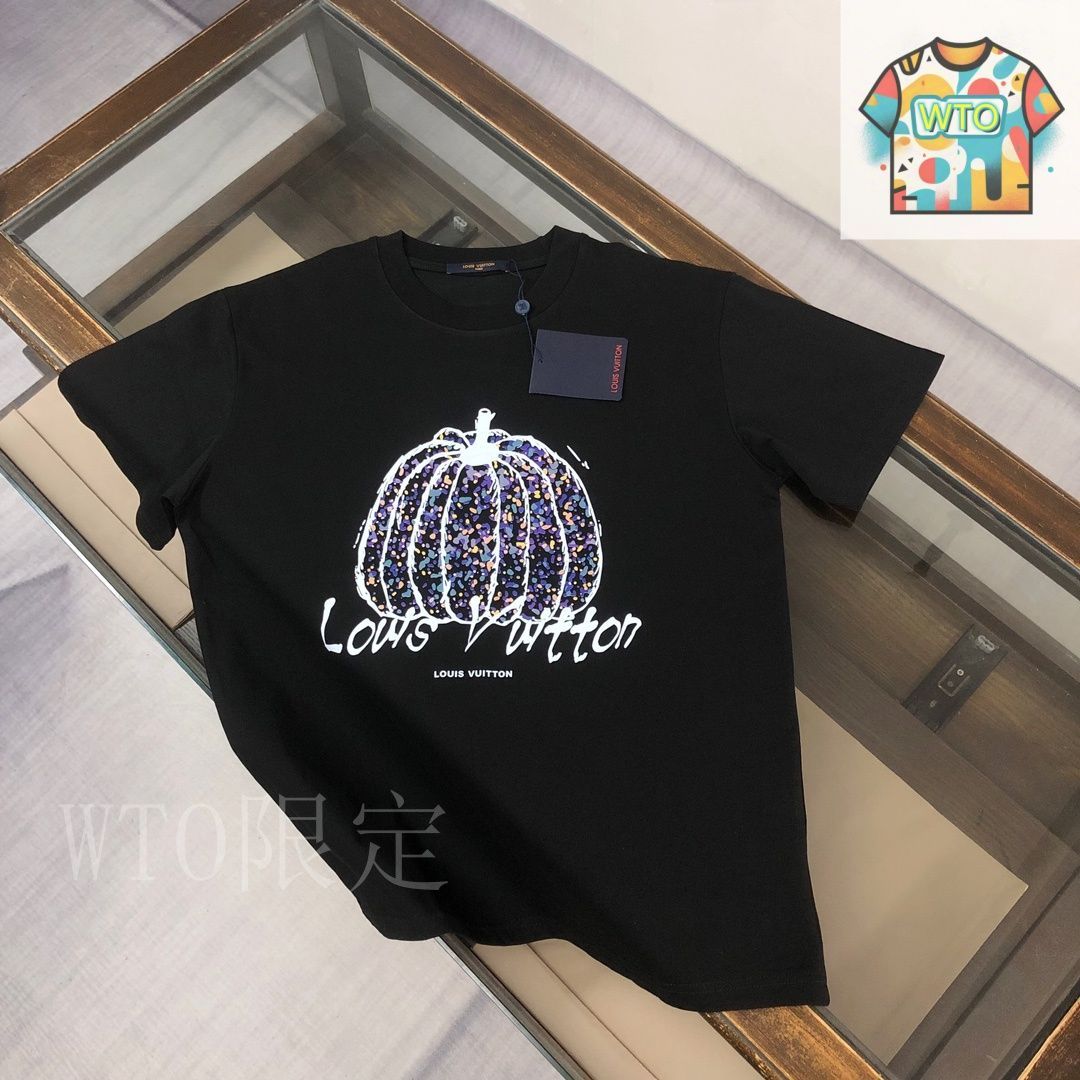 Louis Vuitton ロゴプリント フード付きポロシャツとショーツセット Louis Vuitton ロゴプリント フード付きポロシャツとショーツセット