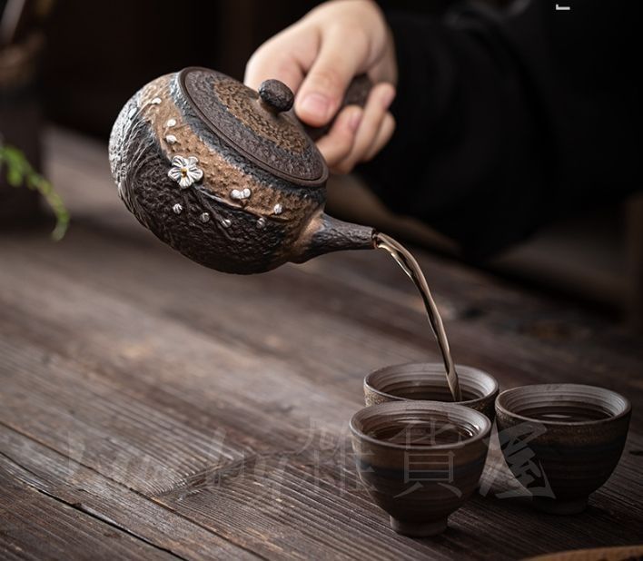 鉄瓶　工芸品　骨董品　急須　鉄器 鉄瓶兼用急須 3型新アラレ／岩鋳（いわちゅう）｜愛着を持って
