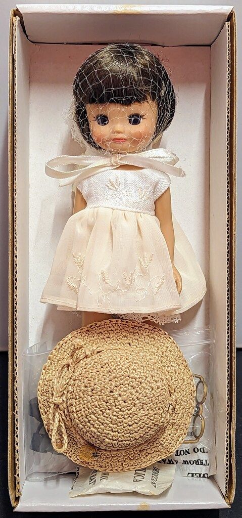 Tonner Tiny Betsy McCall Introducing Brunette 2001