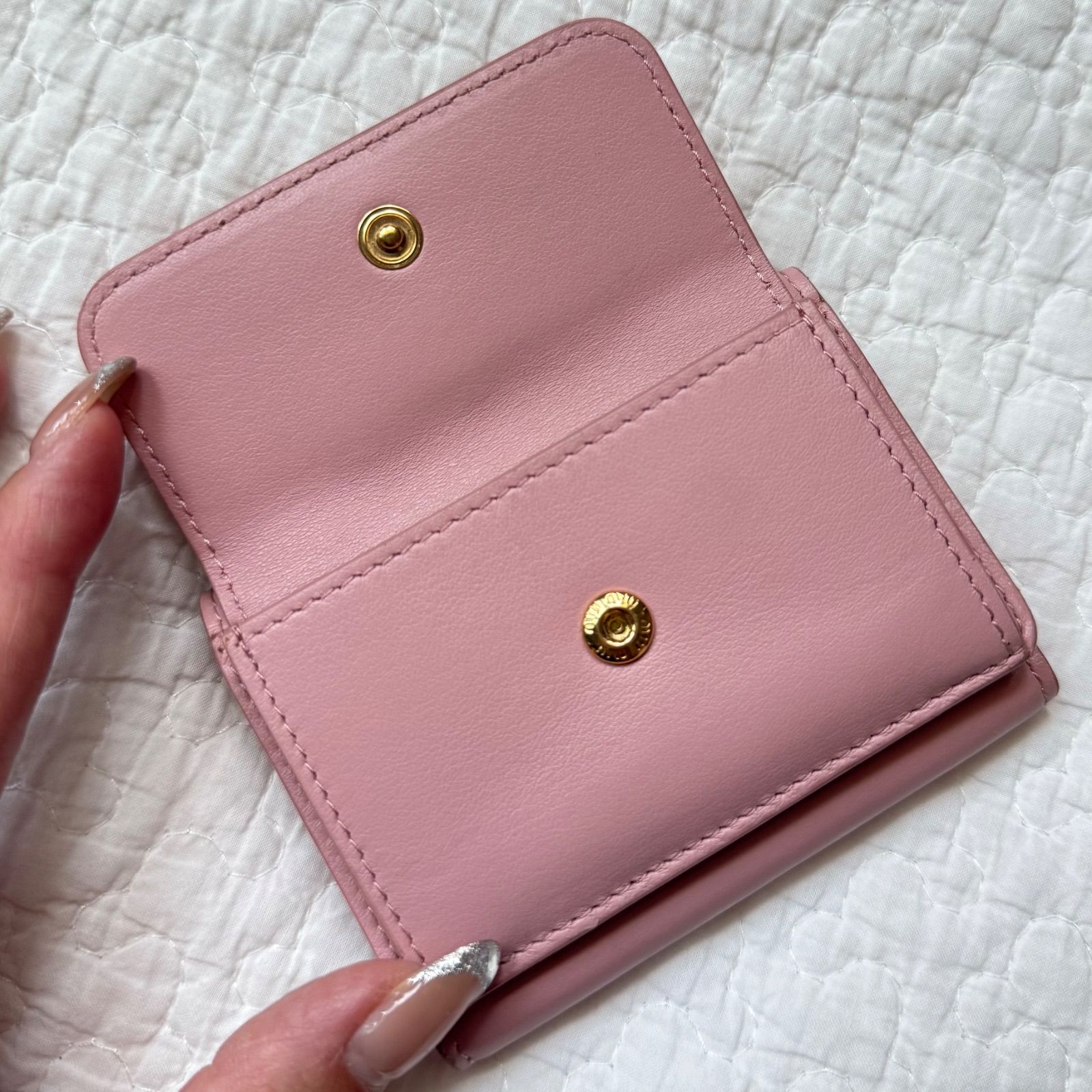 極美品 miu miu 三つ折り財布 リボン ミュウミュウ ロゴ レザー