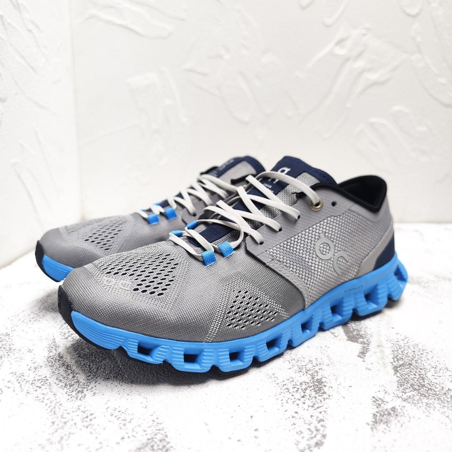 On Cloud X Sneakers オン クラウドX ジョギング スポーツ