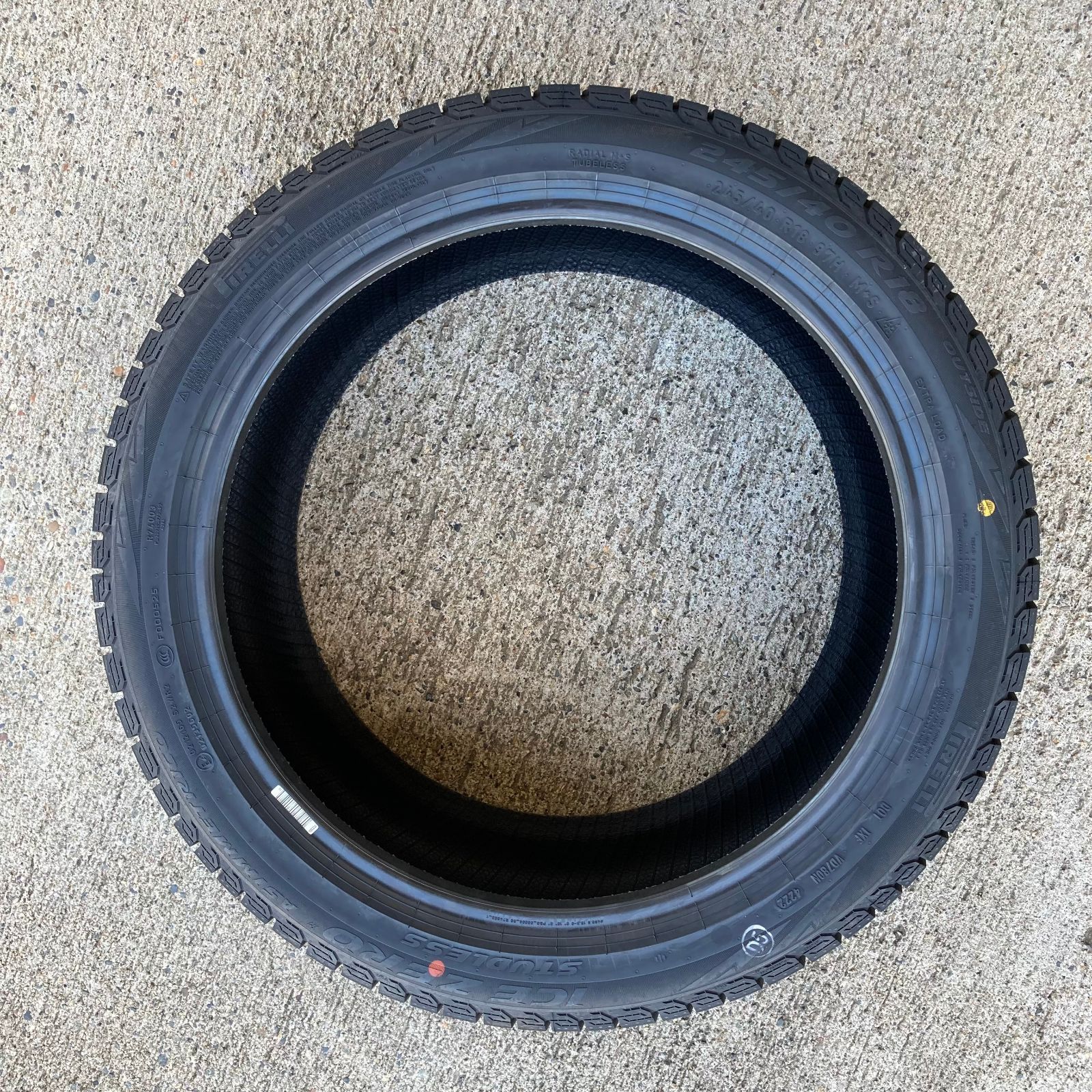 スタッドレスタイヤ 245/40 R18 4本セット　ピレリ スタッドレスタイヤ 245/40 R18 4本セットピレリ