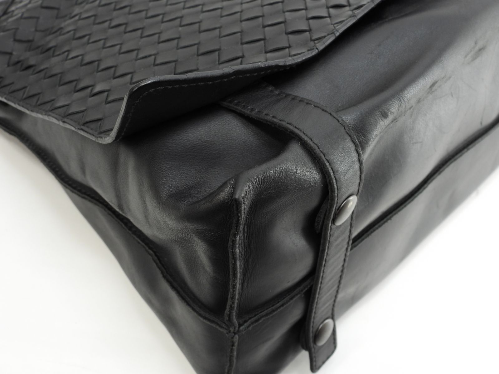 ボッテガヴェネタ メッセンジャーバッグ イントレチャート レザー黒