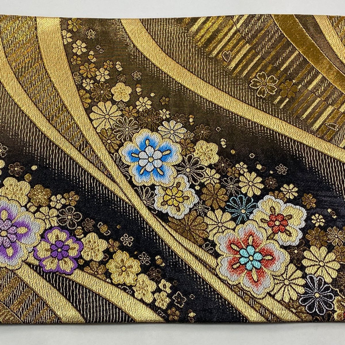 袋帯 美品 秀品 振袖向き 花 菊 箔 金糸 金色 六通 正絹 【中古