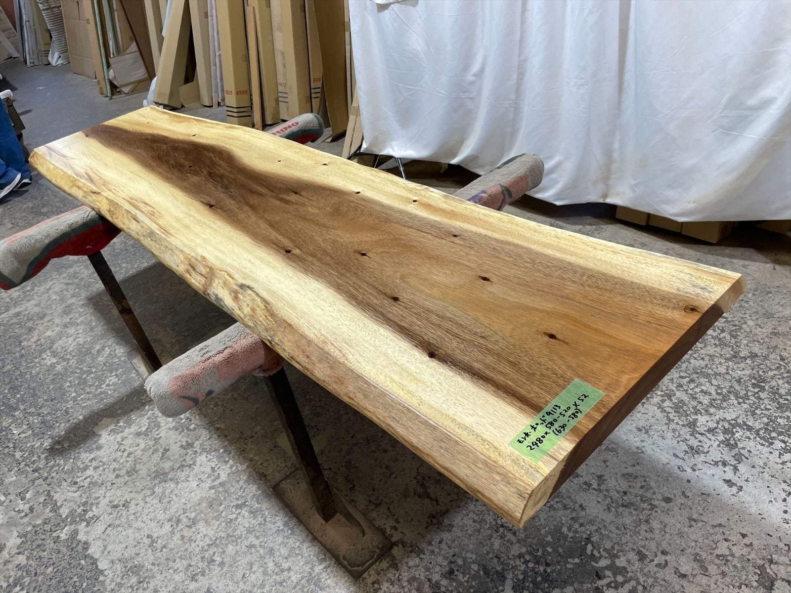 モンキーポッド9113 一枚板無垢 乾燥材 2480ｘ580-520ｘ52mm カウンター センターテーブル ダイニングテーブル