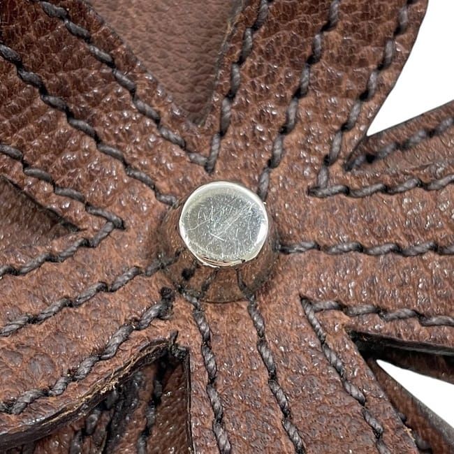 送料無料】 ミュウミュウ チャーム ec-24114 ブラウン 美品 レザー  