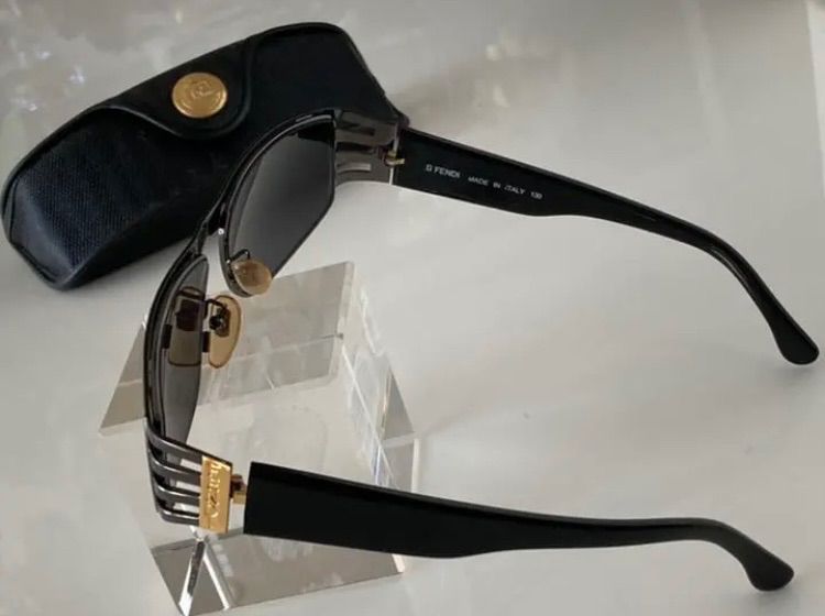 ケース・オマケ】 FENDI ゴールド縦にFENDIの文字 サングラス 未使用 