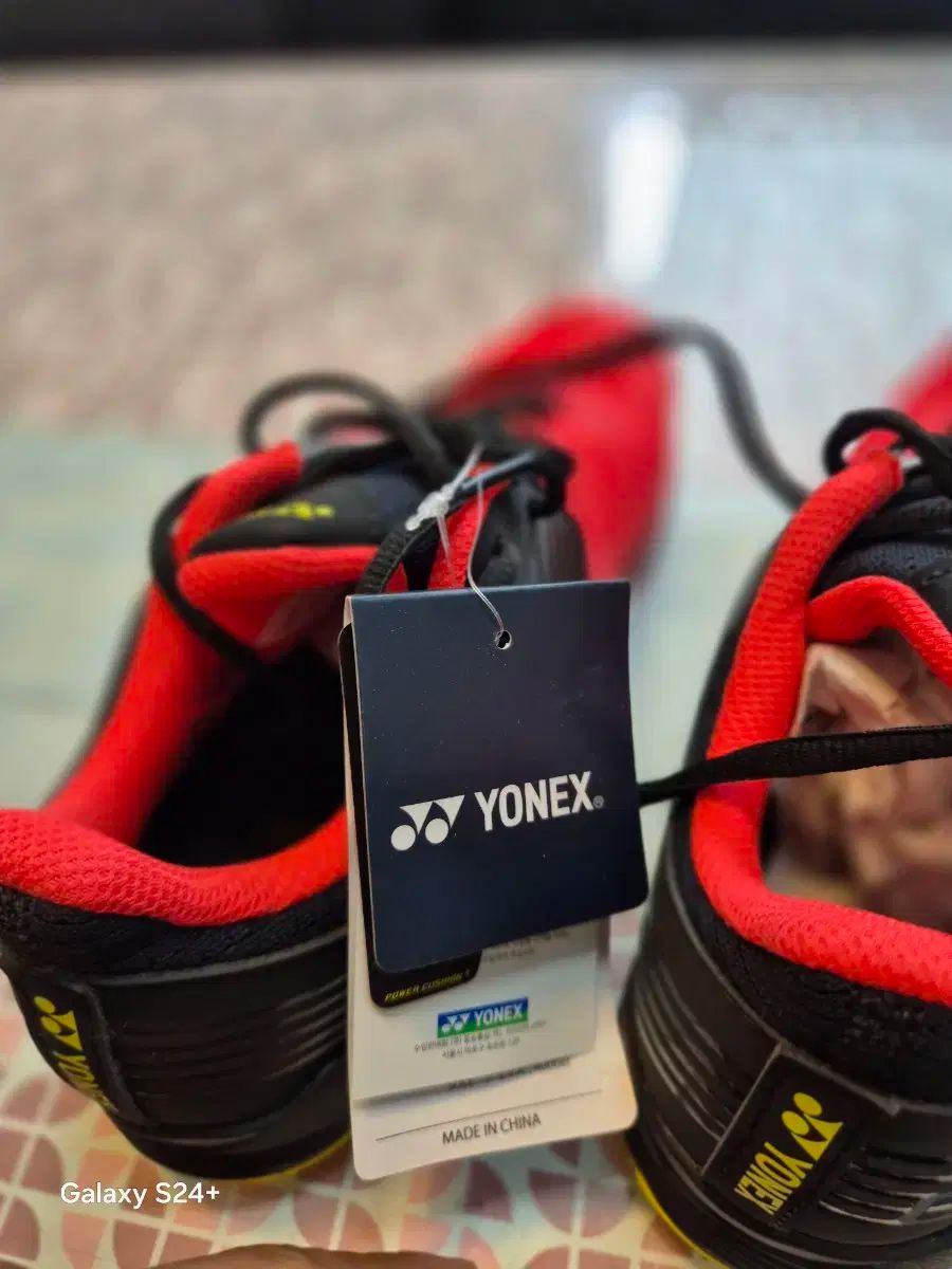 バドミントンシューズ