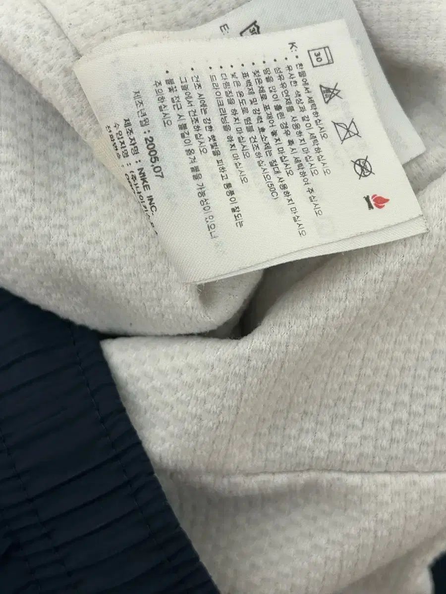 トラックパンツ