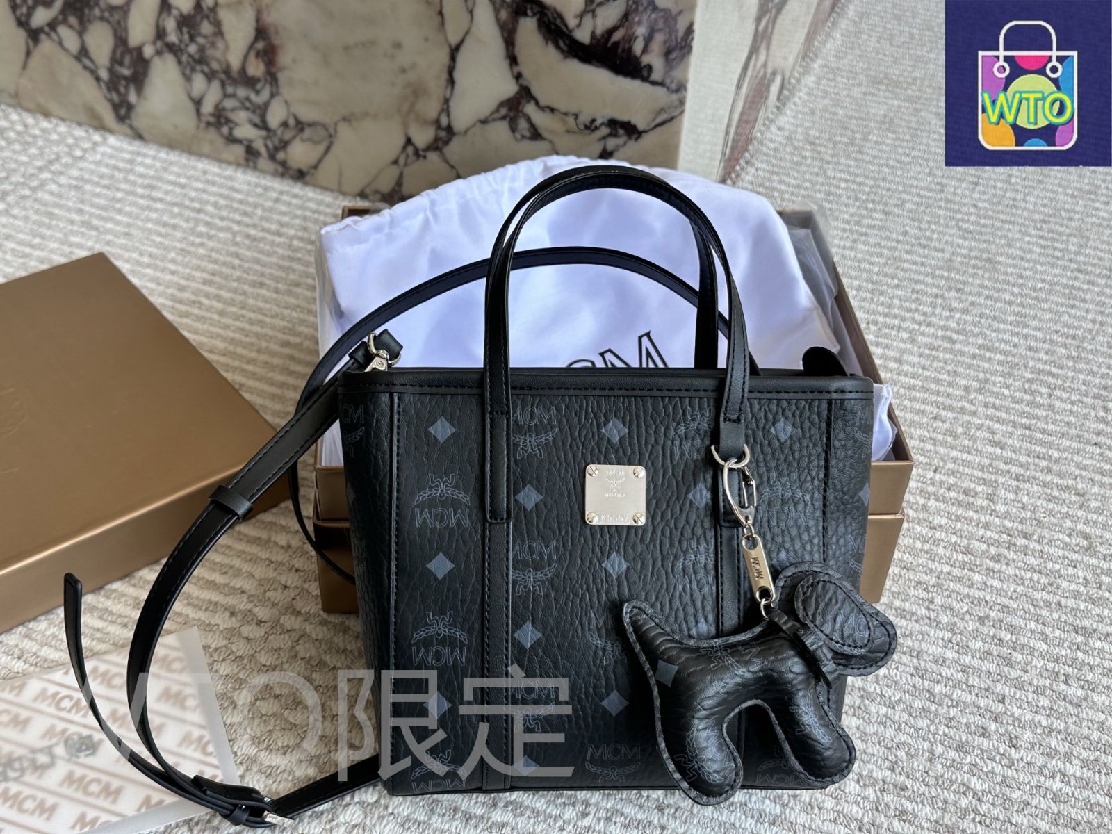 今日特価】Mcm Tea Gold Mini Market Tote with Dog Charm