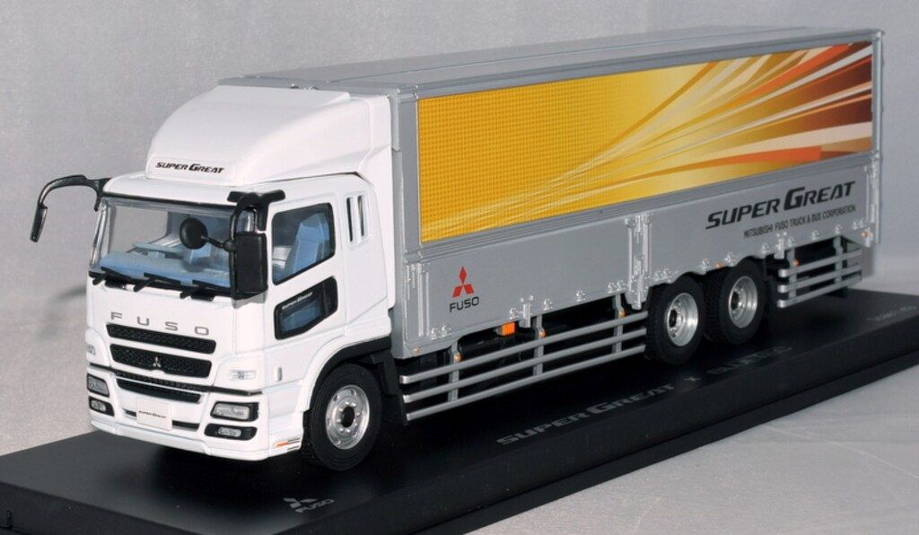 三菱ふそう 1|43 ディーラーBOX SUPER GREAT × BLUETEC スーパーグレート ミニチュアカー