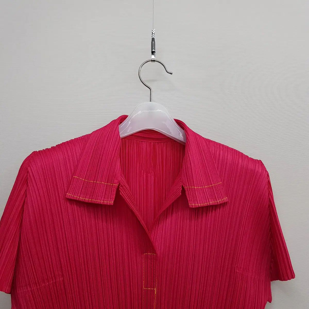 イッセイミヤケ　ISSEY MIYAKE プリーツ加工 長袖ブラウス　ピンク ISSEY MIYAKE イッセイミヤケ 長袖カットソー プリーツ加工