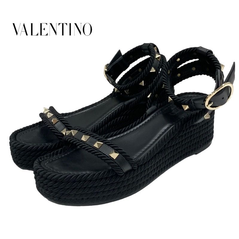 【超美品】Valentino スタッズ付きブラックサンダル 中古・古着通販】VALENTINO (ヴァレンティノ) ロックスタッズ
