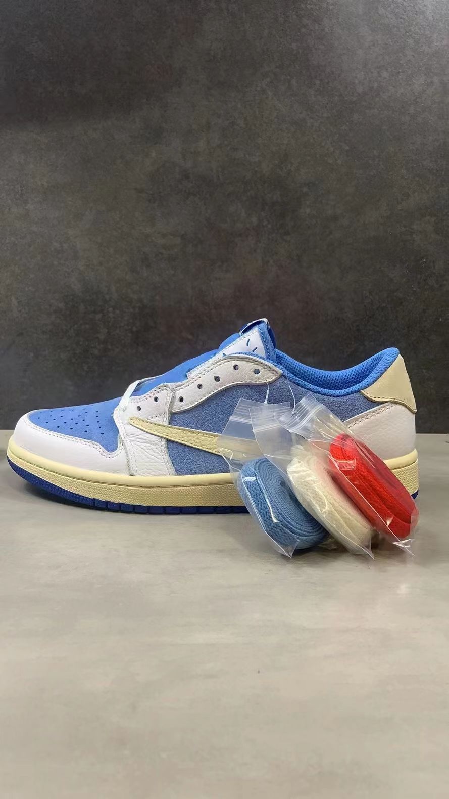 Travis Scott × Fragment × Nike Air Jordan 1 Low OG 