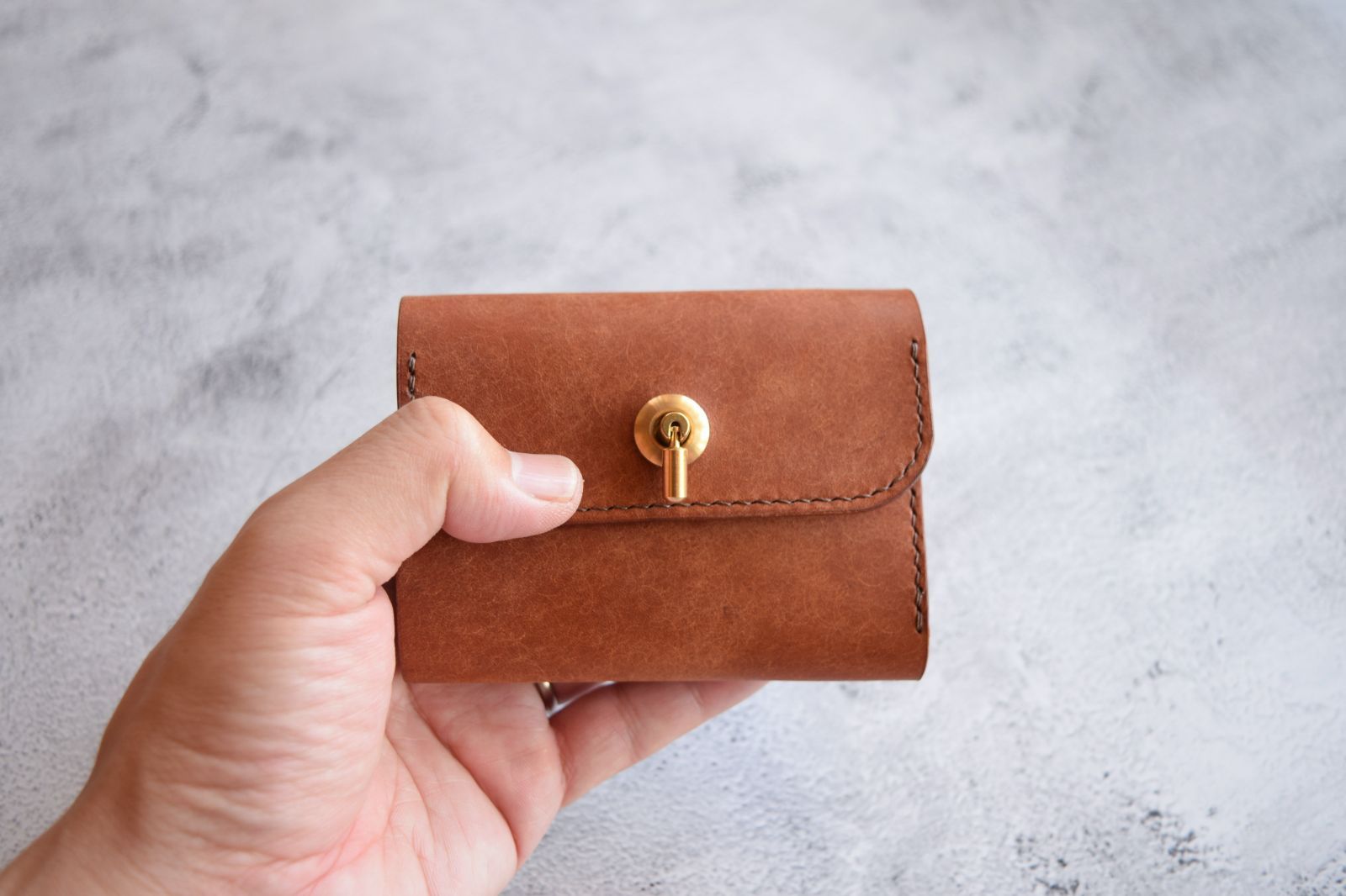 【イタリアンレザー】オコシ金具の三つ折り財布　フルハンドメイド 三つ折り財布 本革 ｲﾀﾘｱﾝﾚｻﾞｰ 【オコシ金具】 Brown ブラウン