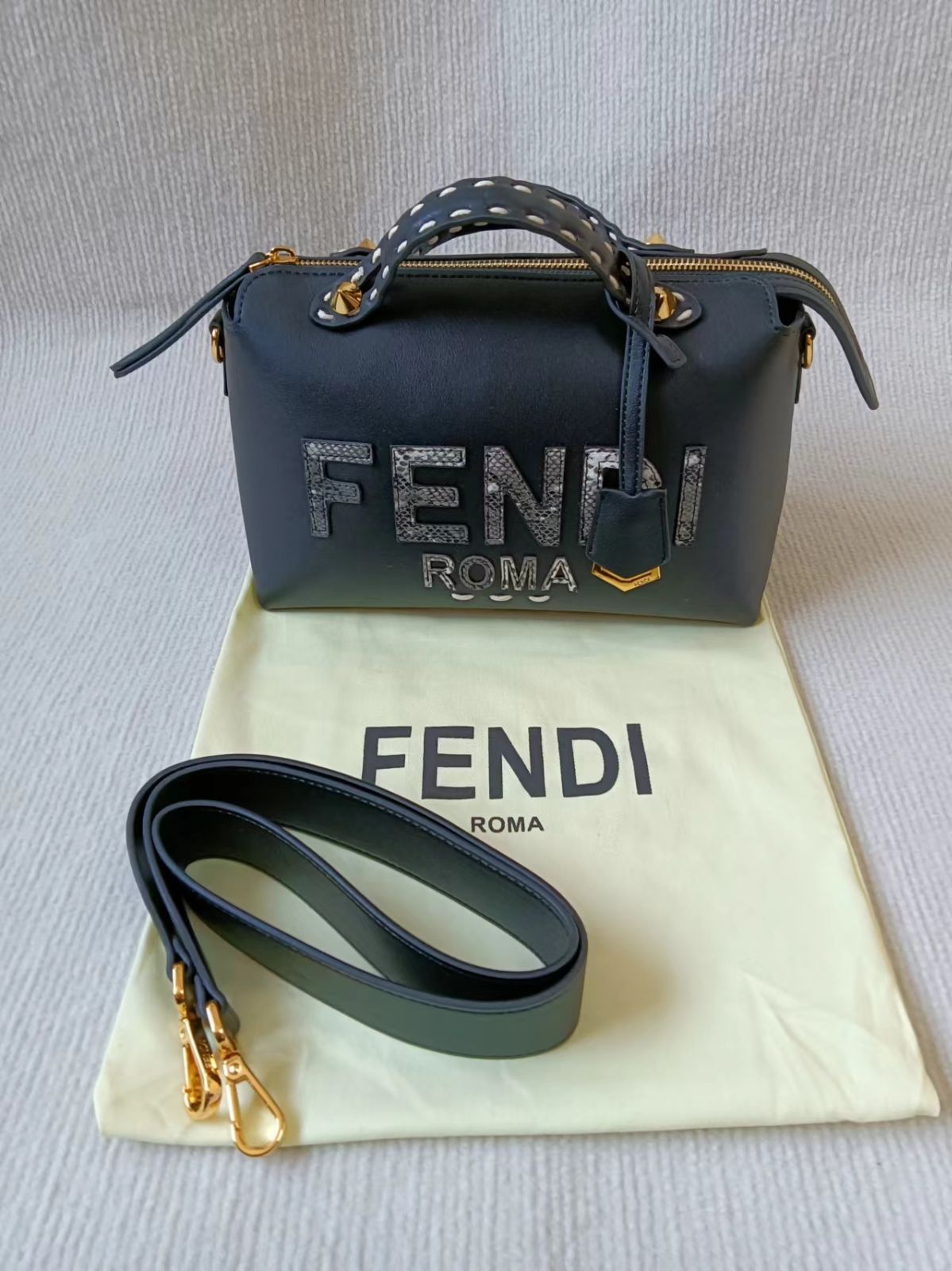 FENDI バイザウェイミディアムショルダーハンドバッグ