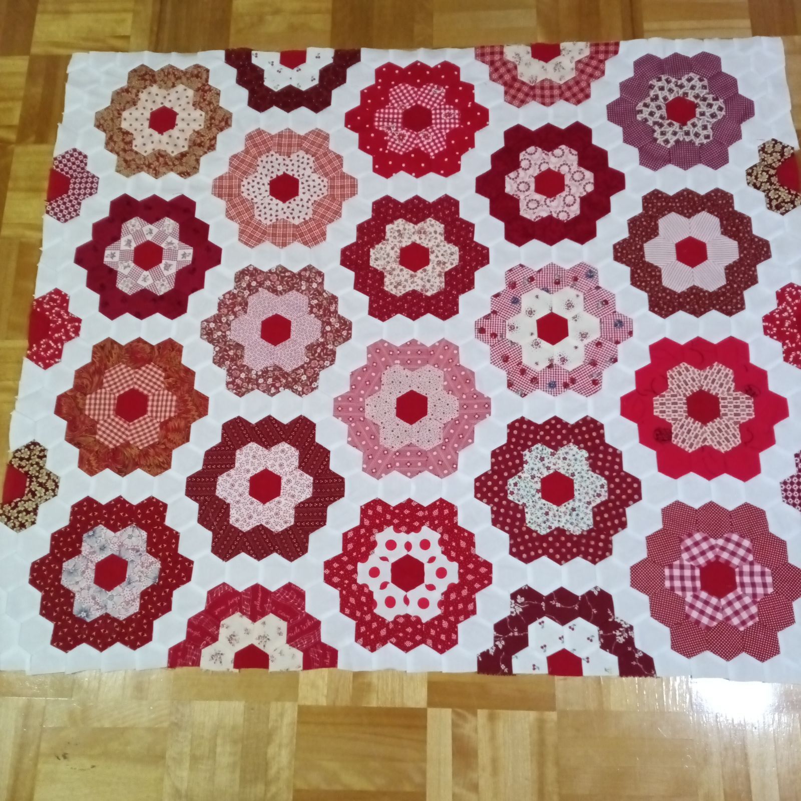ハンドメイド  パッチワークキルトトップ ハンドメイド 未完成パッチワークキルト トップ「糸巻き」12枚